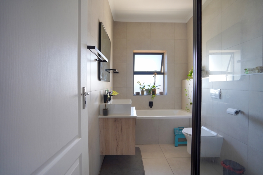 To Let 3 Bedroom Property for Rent in Sandown Western Cape